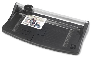 Avery Personal Photo and Paper Trimmer Cutting Length 315mm Capacity 5x 80gsm Area 477x232mm A4 Ref TR002